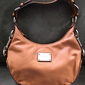 COPY - Michael Kors leather shoulder bag.